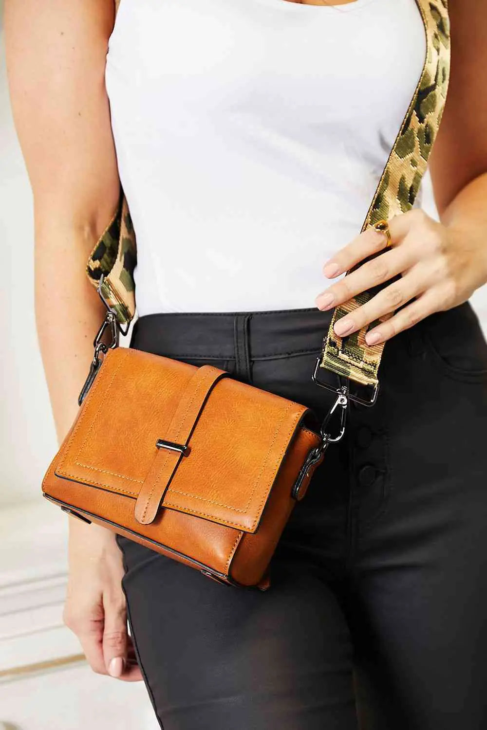 Chic Sammy Strap Crossbody